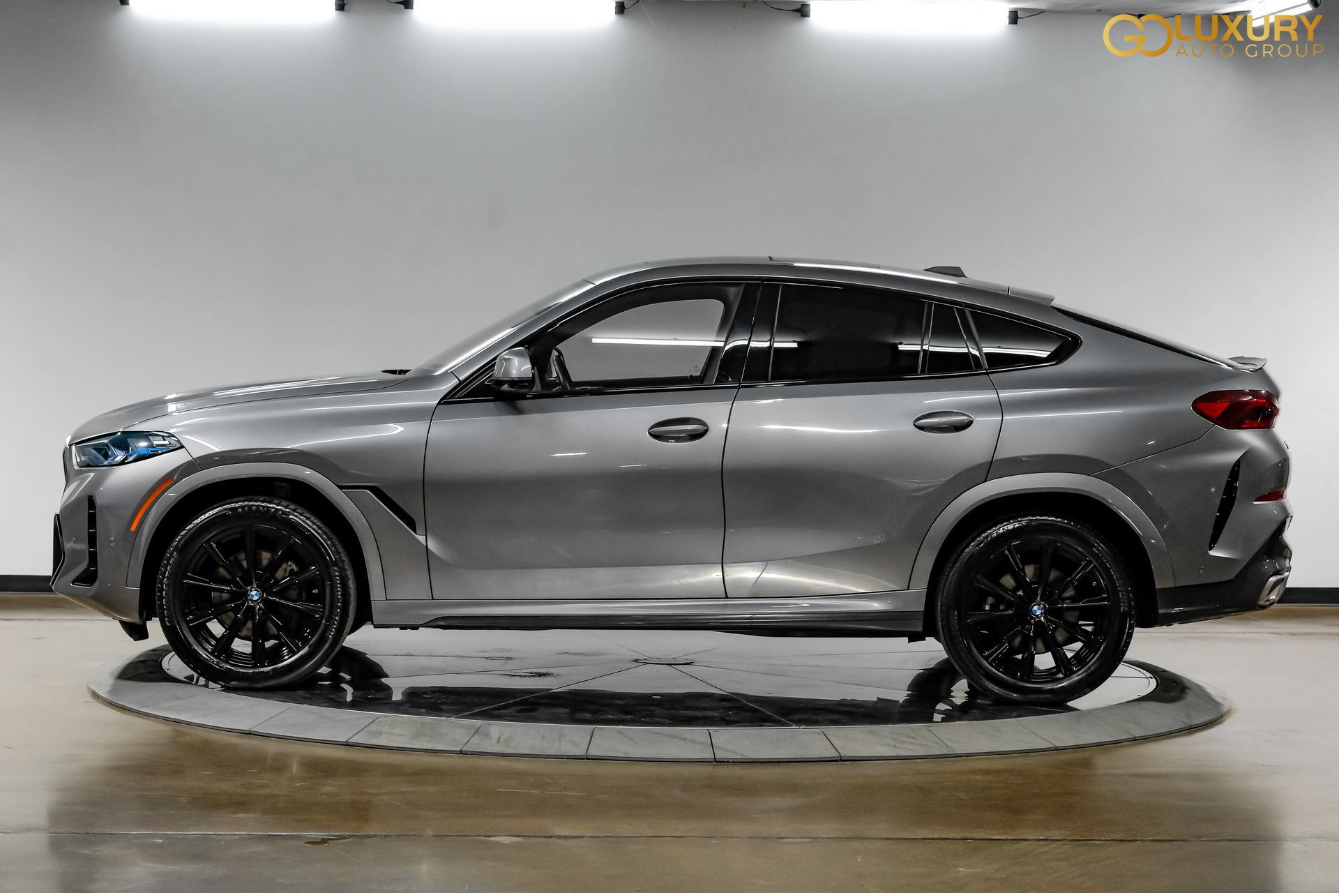 Used 2025 BMW X6 xDrive40i w/ Climate Comfort Package AWD/4WD image 11