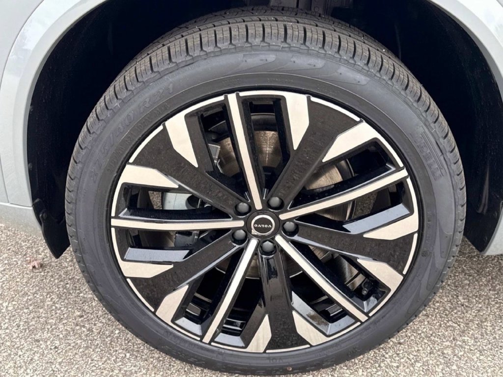 Certified 2026 Volvo XC90 B6 Plus w/ Protection Package Premier AWD/4WD image 10