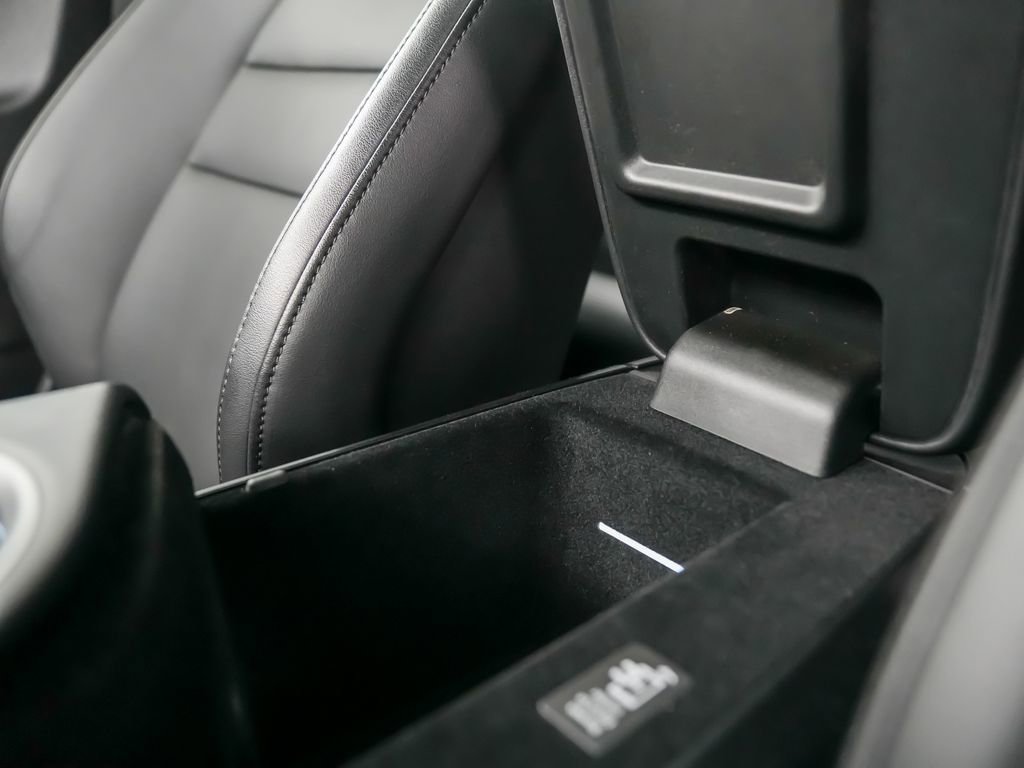 Certified 2025 Porsche Taycan image 35