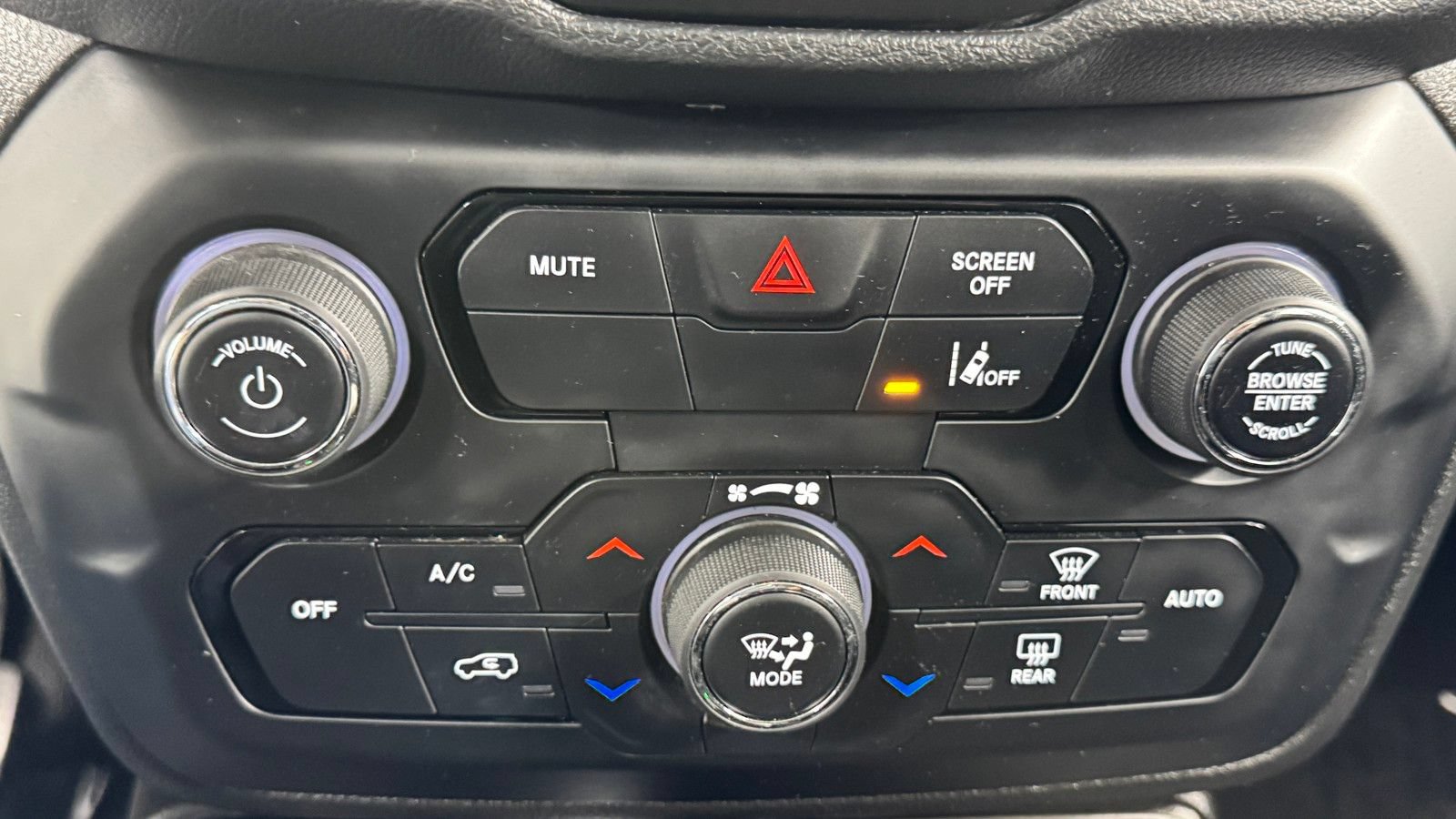 Used 2023 Jeep Renegade Latitude w/ Premium Group AWD/4WD image 26