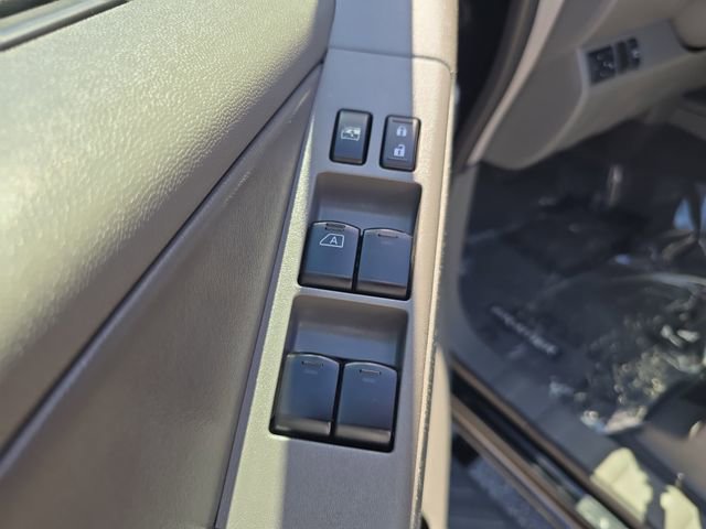 Used 2019 Nissan Frontier SL image 16