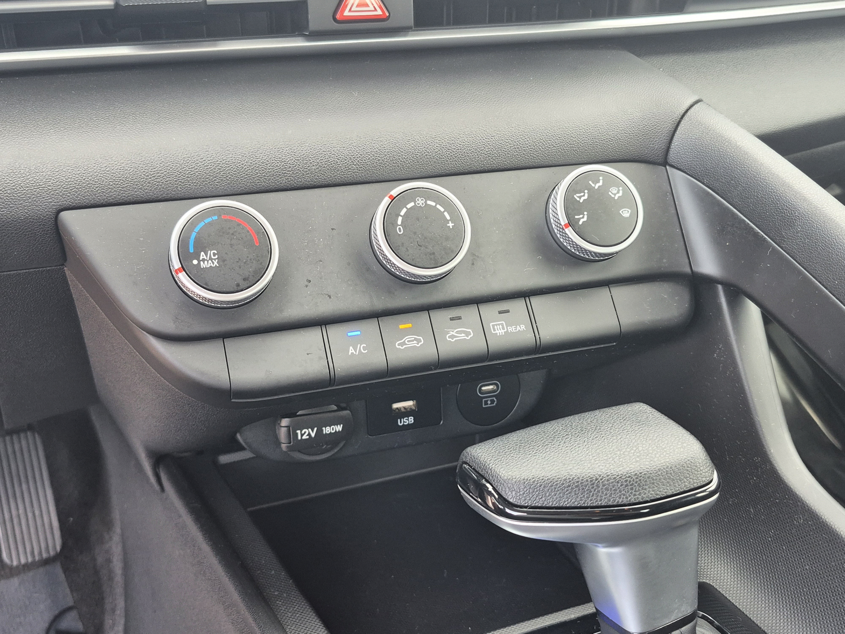 Certified 2025 Hyundai Elantra SE FWD image 24