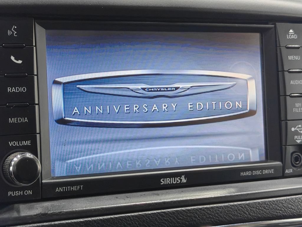 Used 2016 Chrysler Town & Country Touring-L FWD image 49