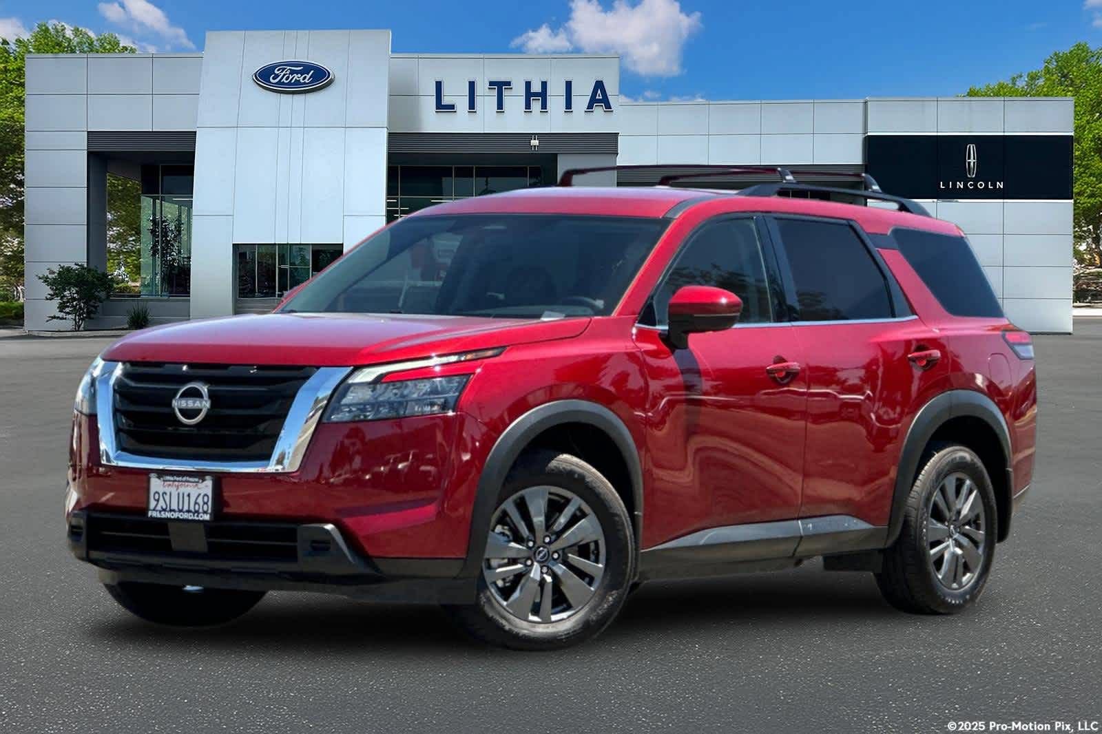 Used 2024 Nissan Pathfinder SV