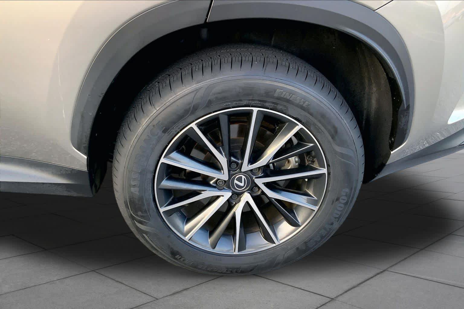 Used 2025 Lexus NX 250 FWD w/ Accessory Package (2T) image 10