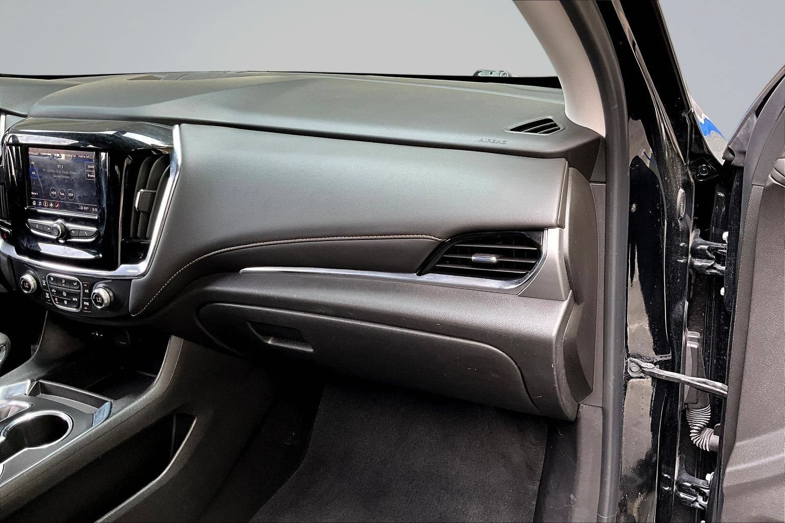 Used 2021 Chevrolet Traverse LS FWD image 24