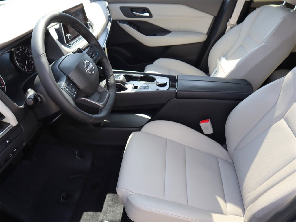 Certified 2025 Nissan Rogue SV w/ SV Premium Package image 14