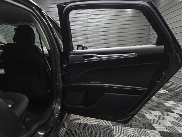 Used 2020 Ford Fusion SE FWD image 33