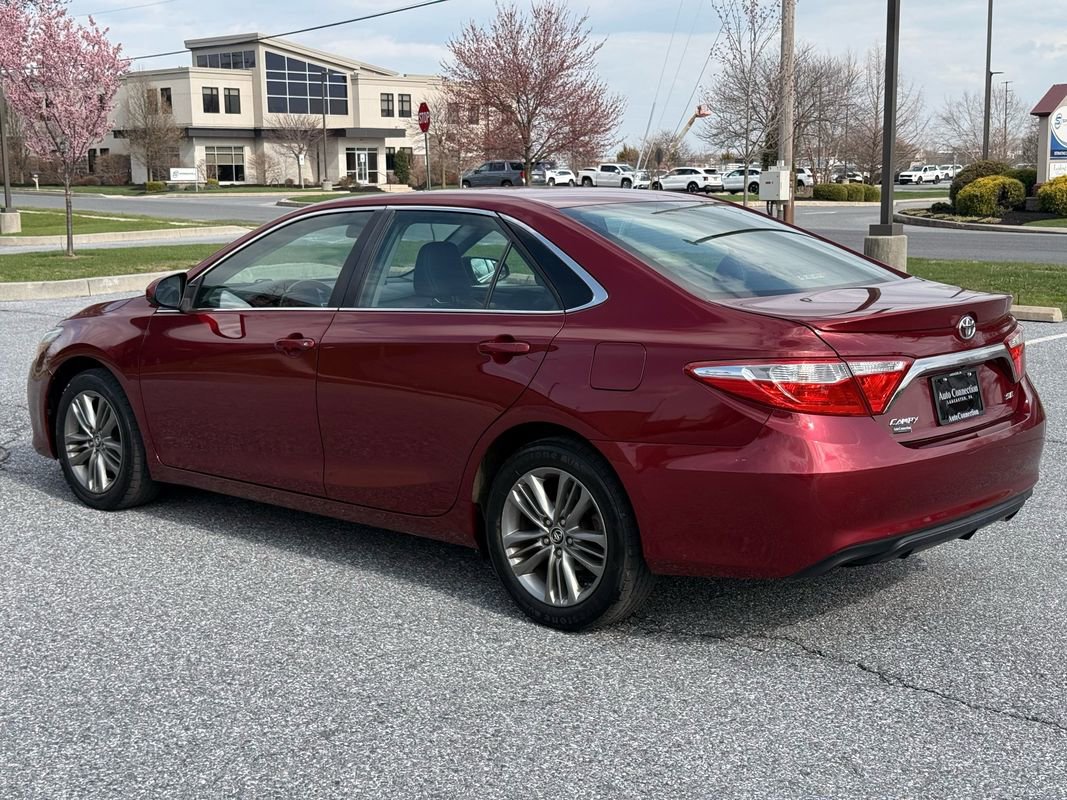Used 2016 Toyota Camry SE image 6