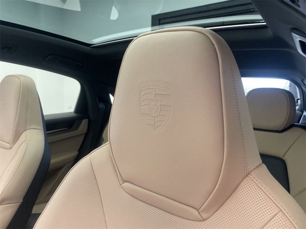Certified 2025 Porsche Cayenne image 16