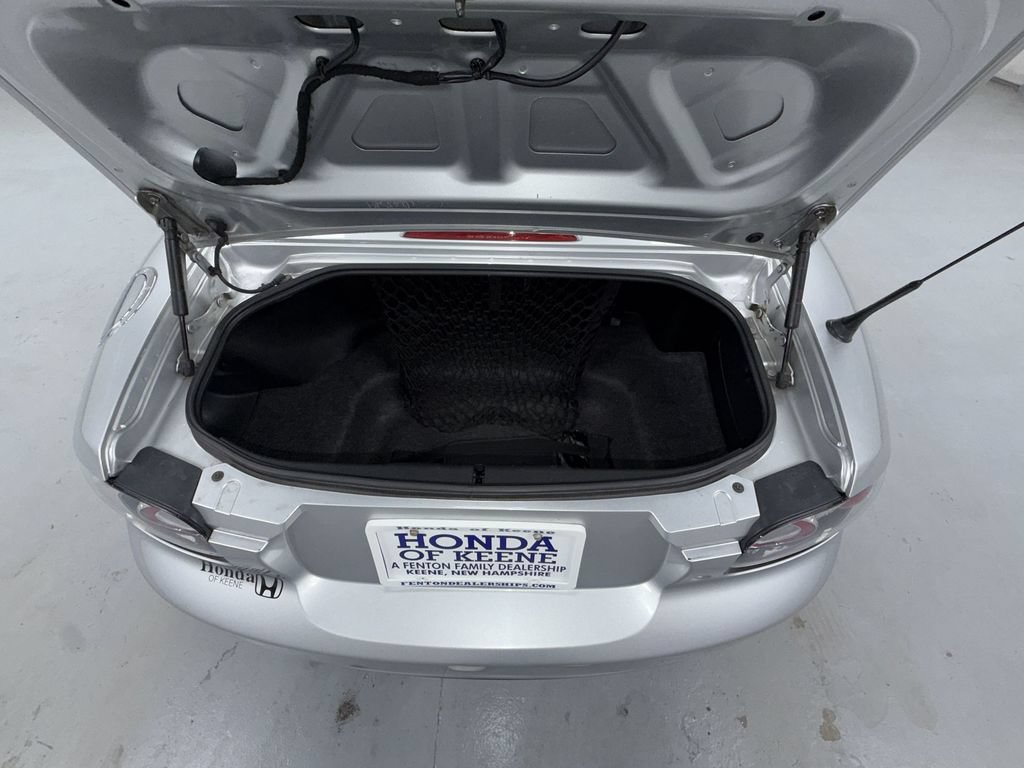 Used 2006 MAZDA MX-5 Miata Grand Touring w/ Premium Pkg RWD image 16