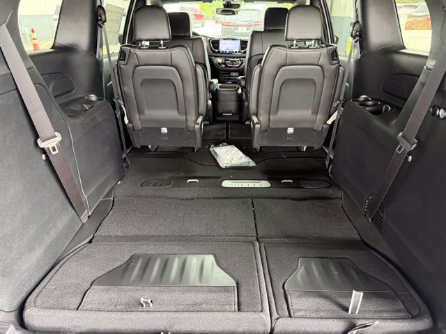 New 2026 Chrysler Pacifica Select AWD/4WD image 27