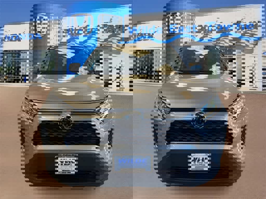 Used 2021 Toyota RAV4 XLE Premium image 3