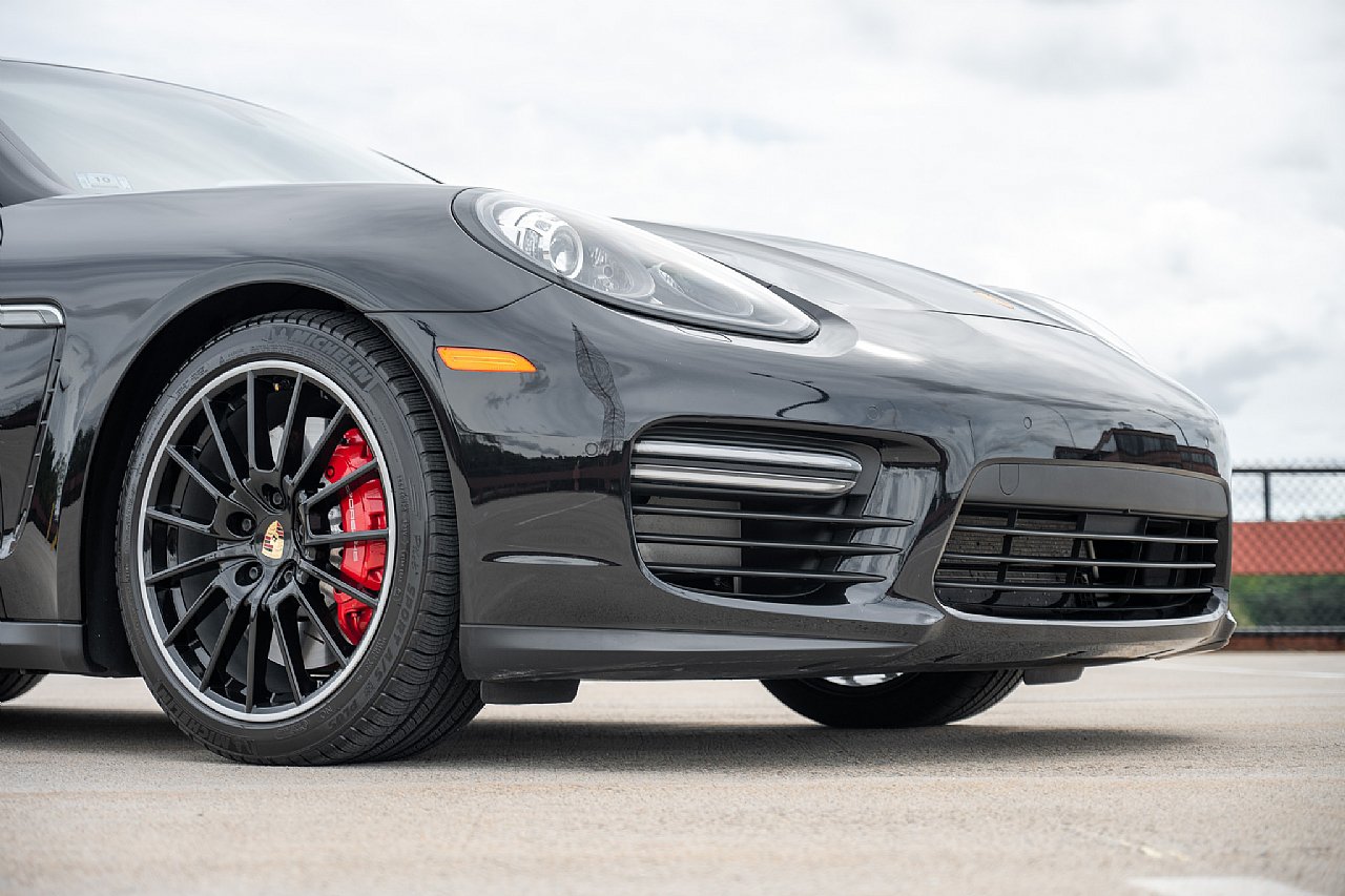Used 2015 Porsche Panamera GTS AWD/4WD image 4