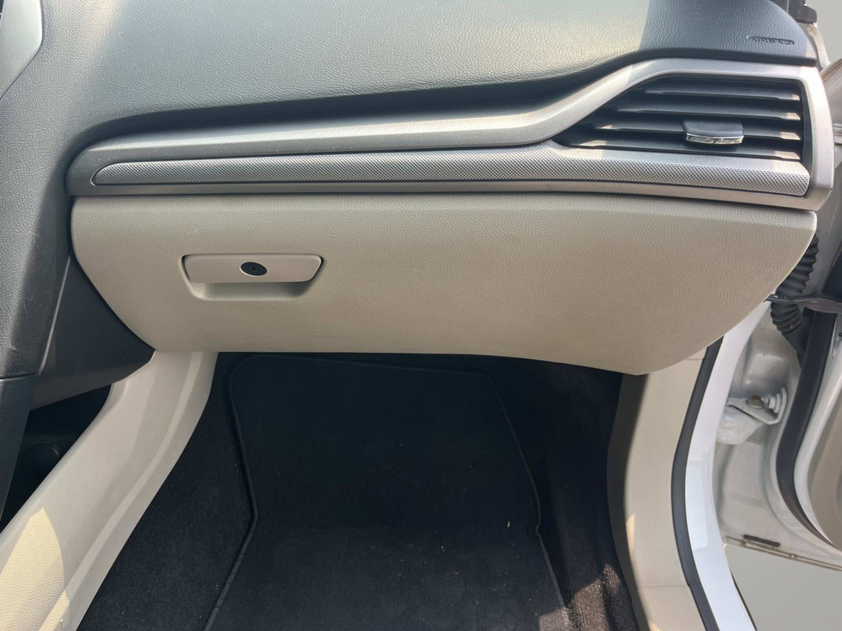 Used 2019 Ford Fusion SE FWD image 22