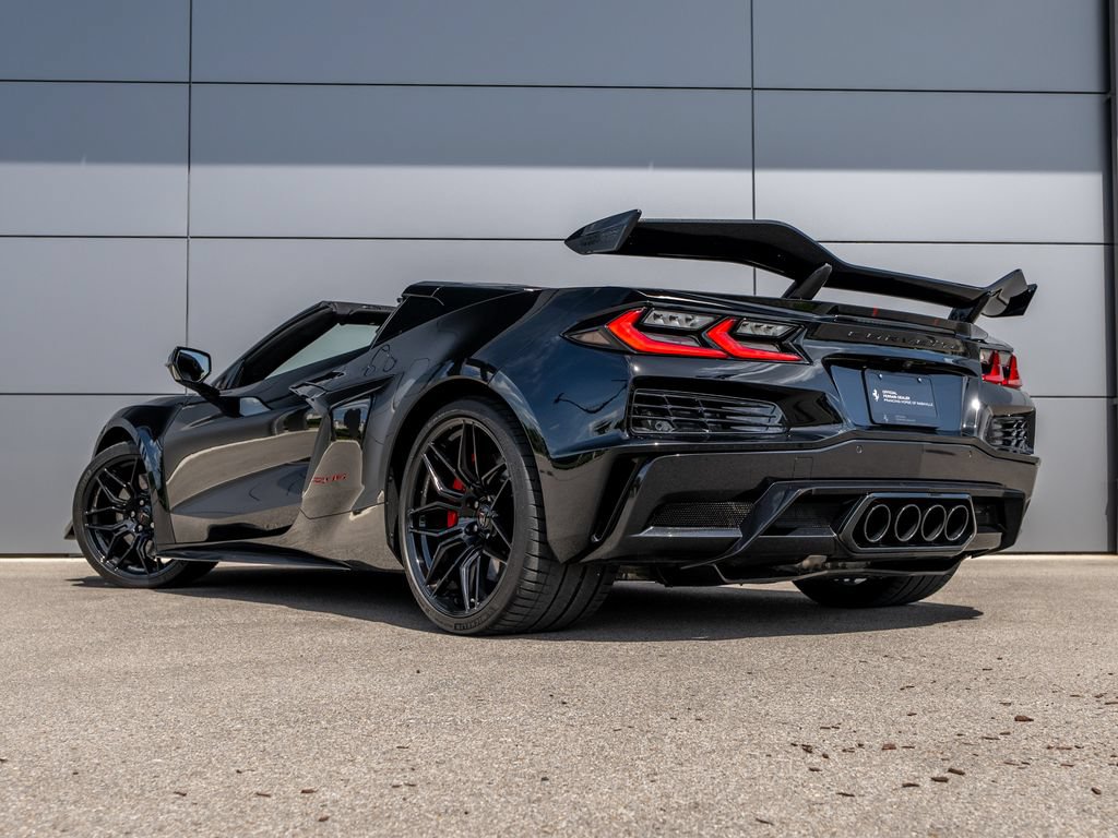 Used 2024 Chevrolet Corvette Z06 RWD image 11