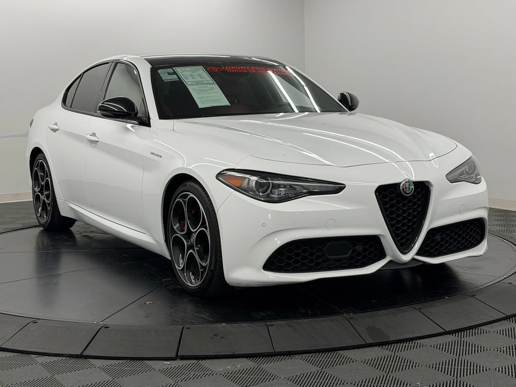 Used 2023 Alfa Romeo Giulia Veloce RWD image 8