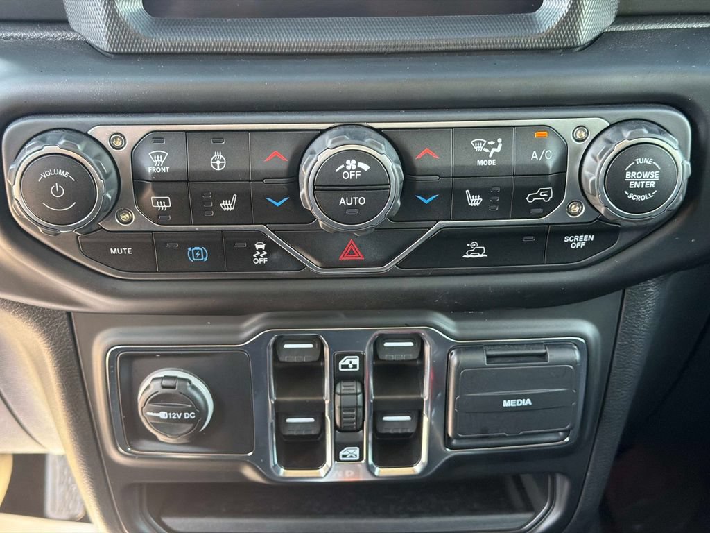 Used 2023 Jeep Wrangler Unlimited w/ Cold Weather Group AWD/4WD image 24