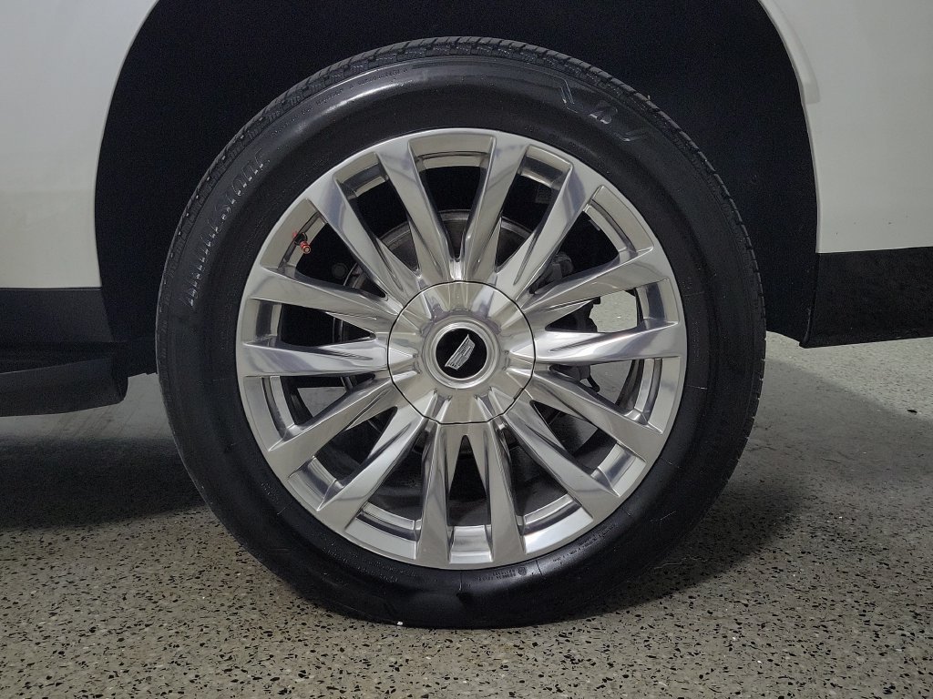 Used 2024 Cadillac Escalade ESV Premium Luxury RWD image 9