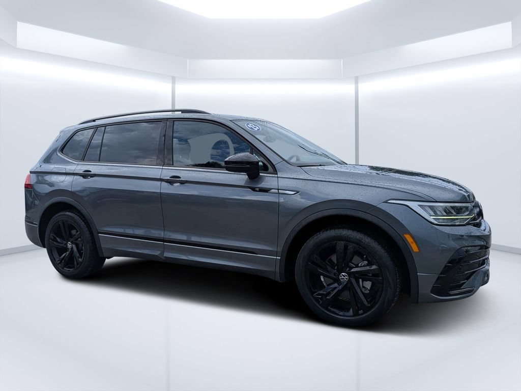 Used 2023 Volkswagen Tiguan SE R-Line FWD image 1