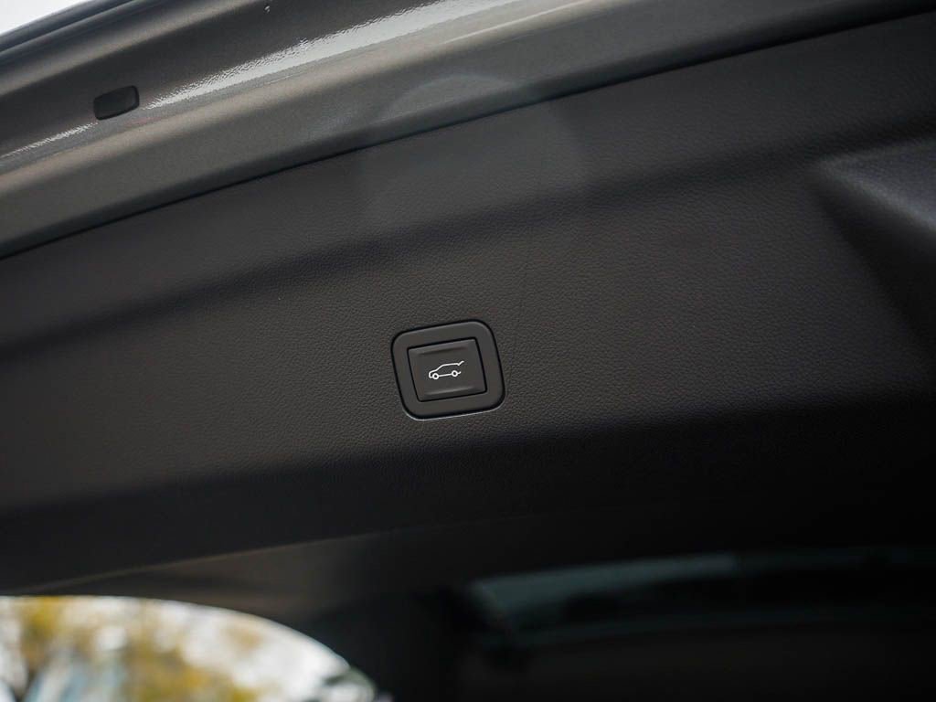 New 2026 GMC Yukon XL AT4 w/ AT4 Premium Package image 9