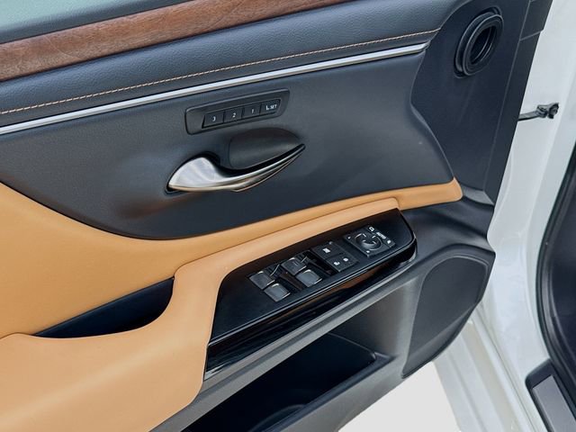 Used 2025 Lexus ES 350 w/ Premium Package image 14