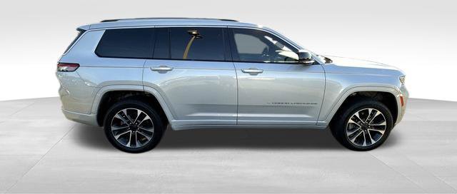 Used 2023 Jeep Grand Cherokee L Overland w/ Luxury Tech Group IV AWD/4WD image 10