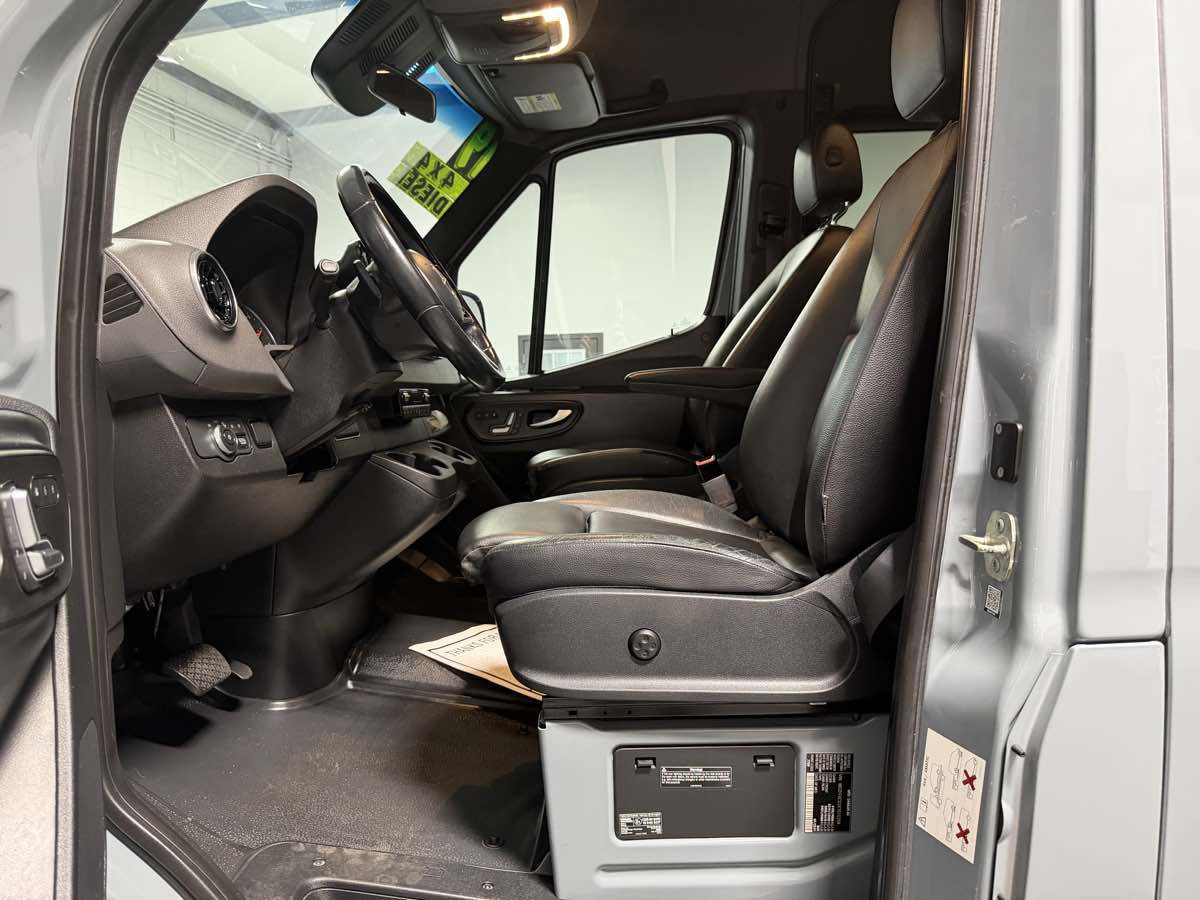 Used 2019 Mercedes-Benz Sprinter 2500 image 17
