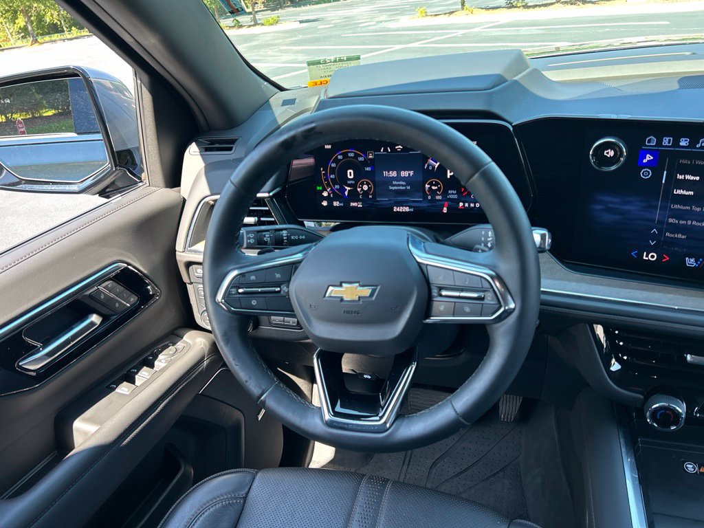 Used 2025 Chevrolet Tahoe High Country AWD/4WD image 31