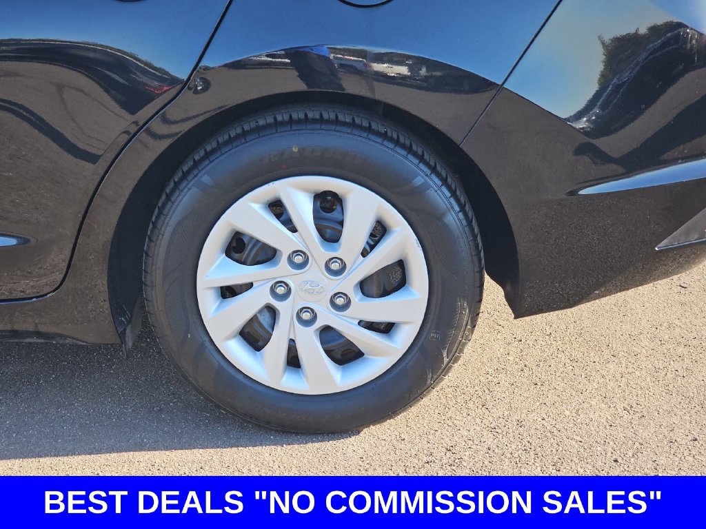 Used 2019 Hyundai Elantra SE FWD image 35
