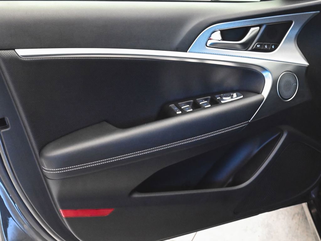 Used 2026 Genesis G70 2.5T Prestige image 7