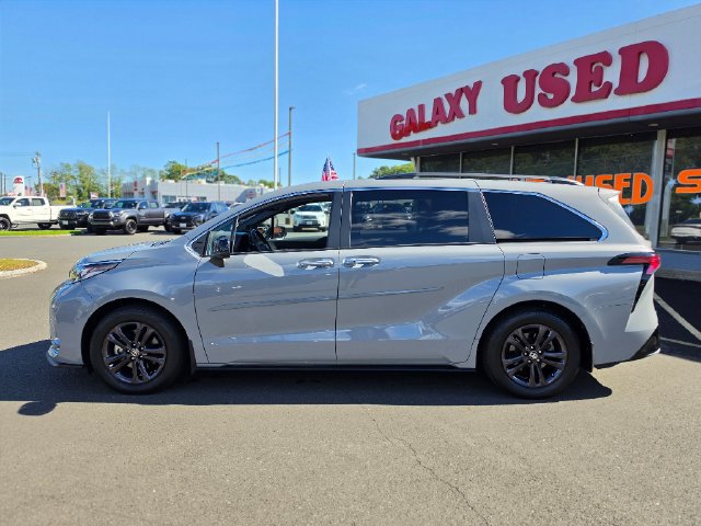 Used 2024 Toyota Sienna XSE w/ XSE Plus Package AWD/4WD image 4