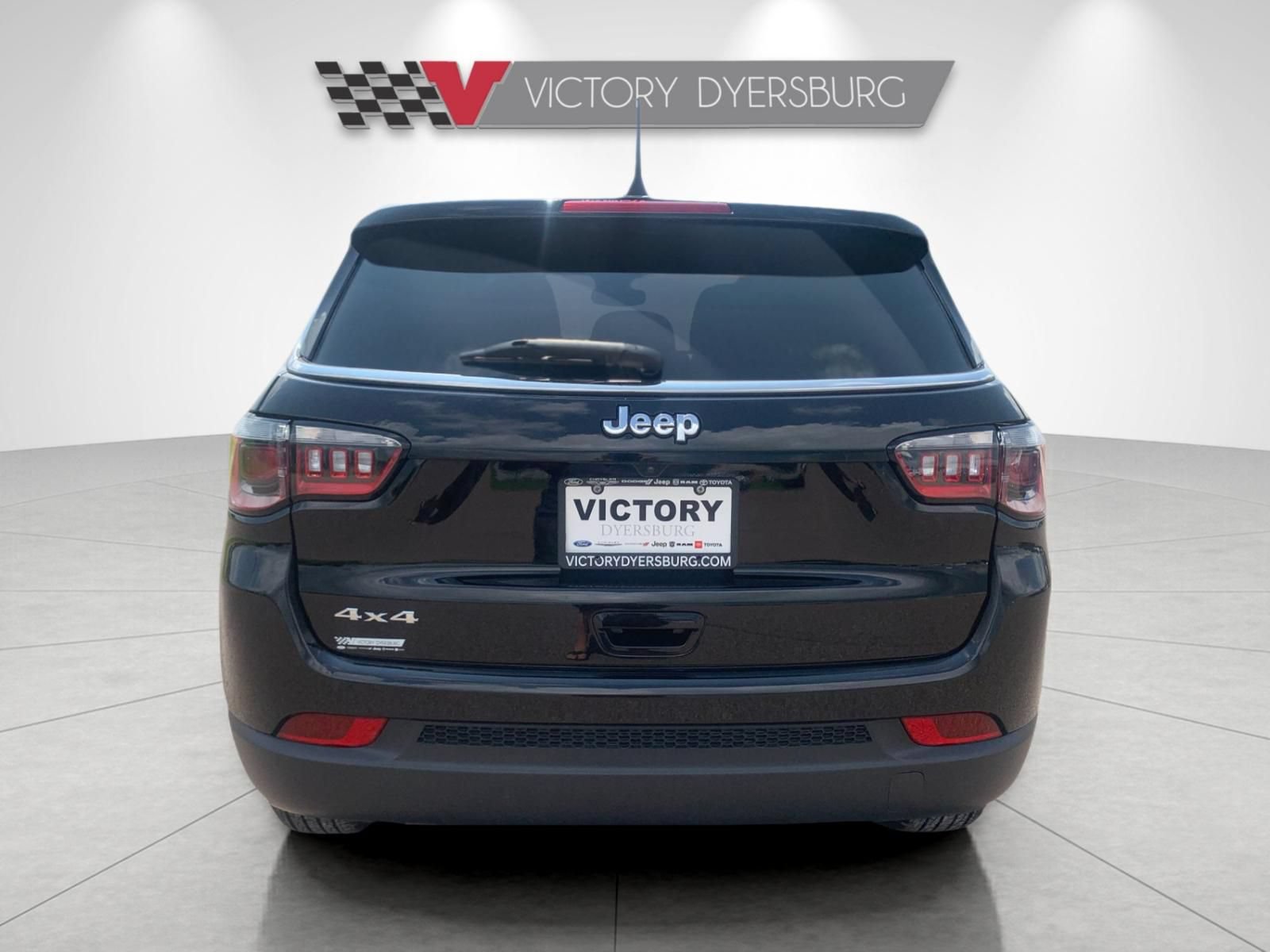 Used 2025 Jeep Compass Sport AWD/4WD image 5