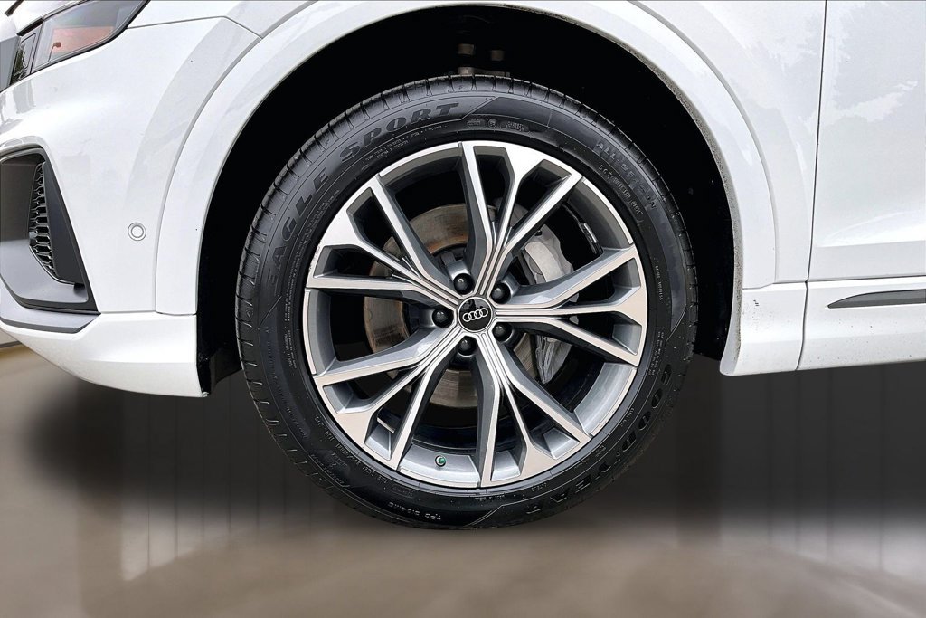 Used 2023 Audi Q8 Premium Plus AWD/4WD image 8