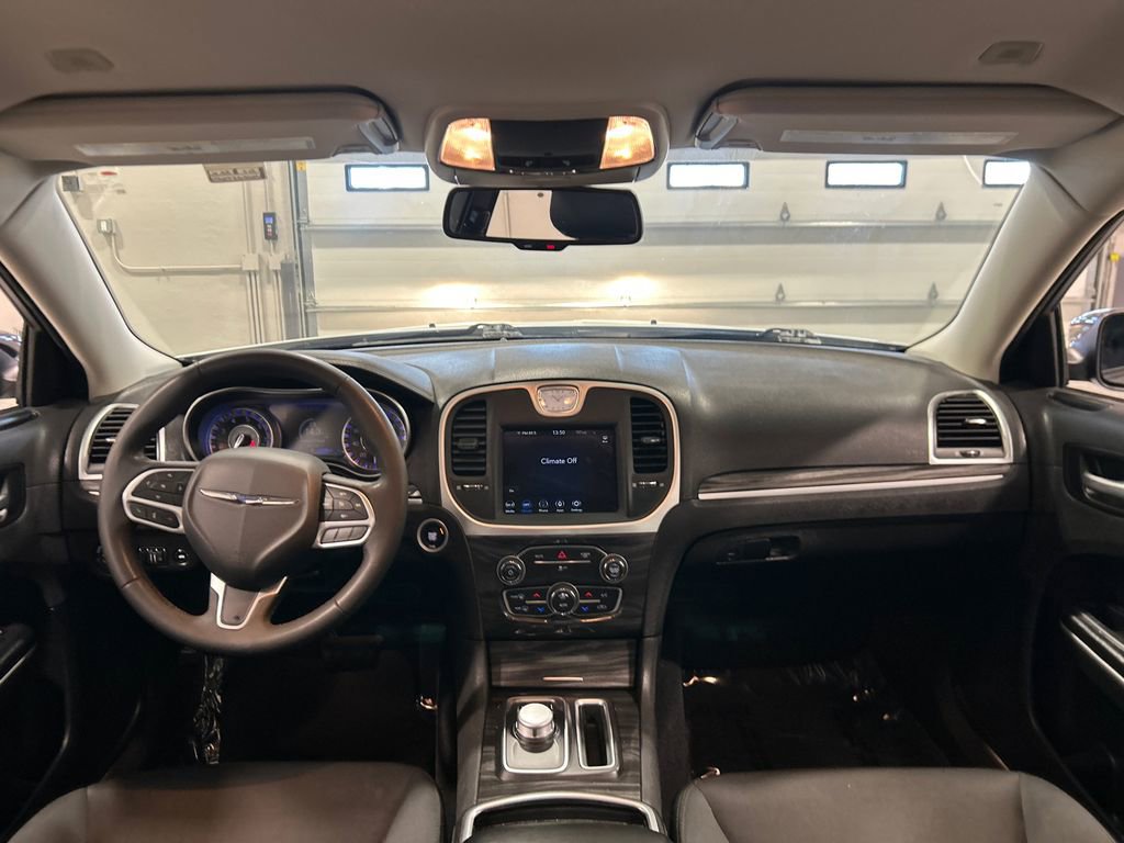 Used 2022 Chrysler 300 Touring w/ Sport Appearance Package image 29