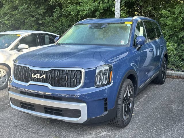Used 2025 Kia Telluride EX FWD image 3