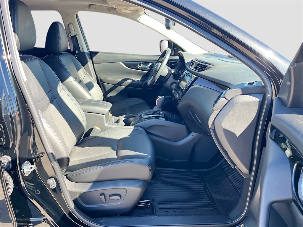 Used 2022 Nissan Rogue Sport SL w/ Premium Package image 30