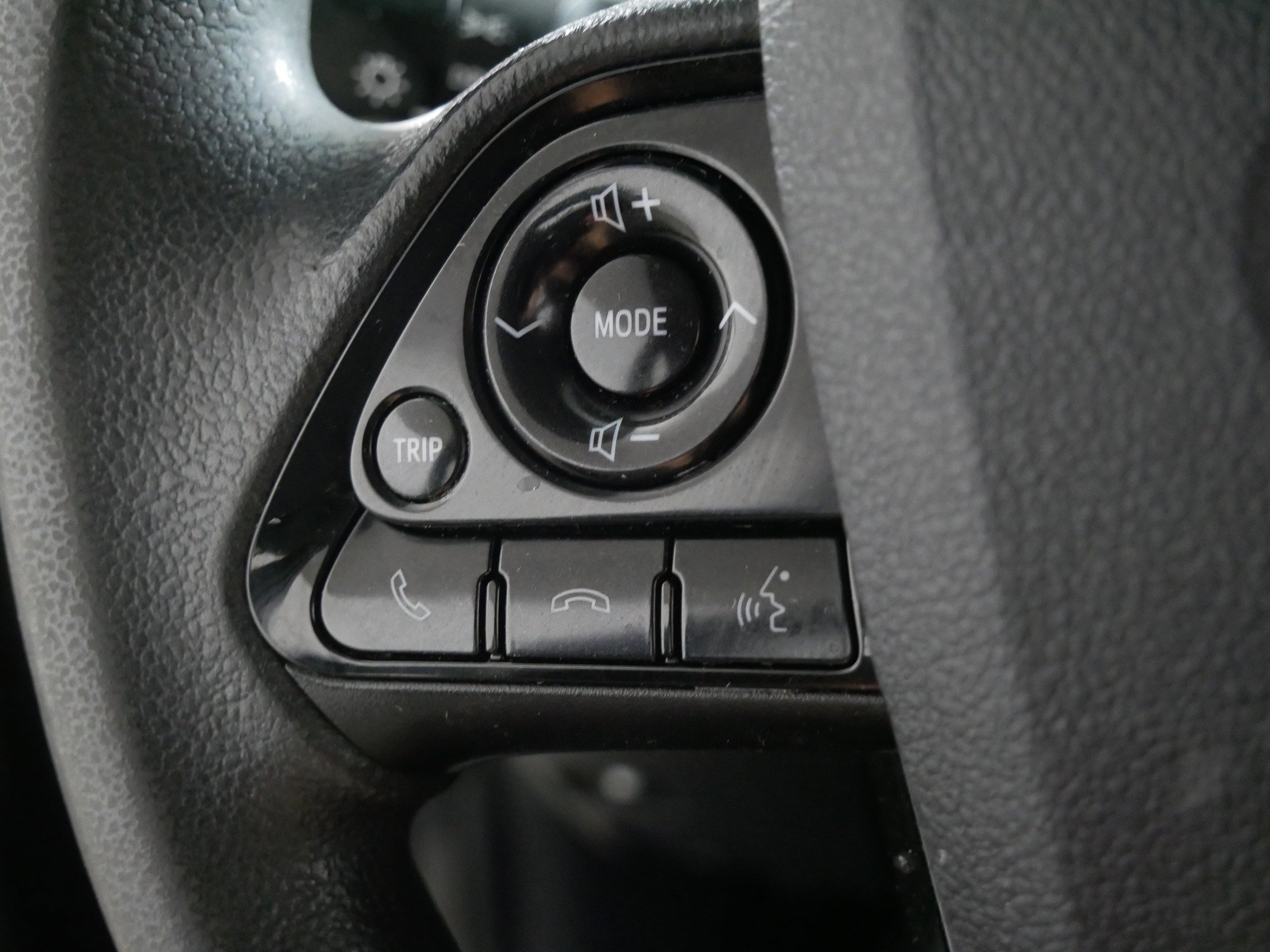 Used 2022 Toyota Prius LE image 27