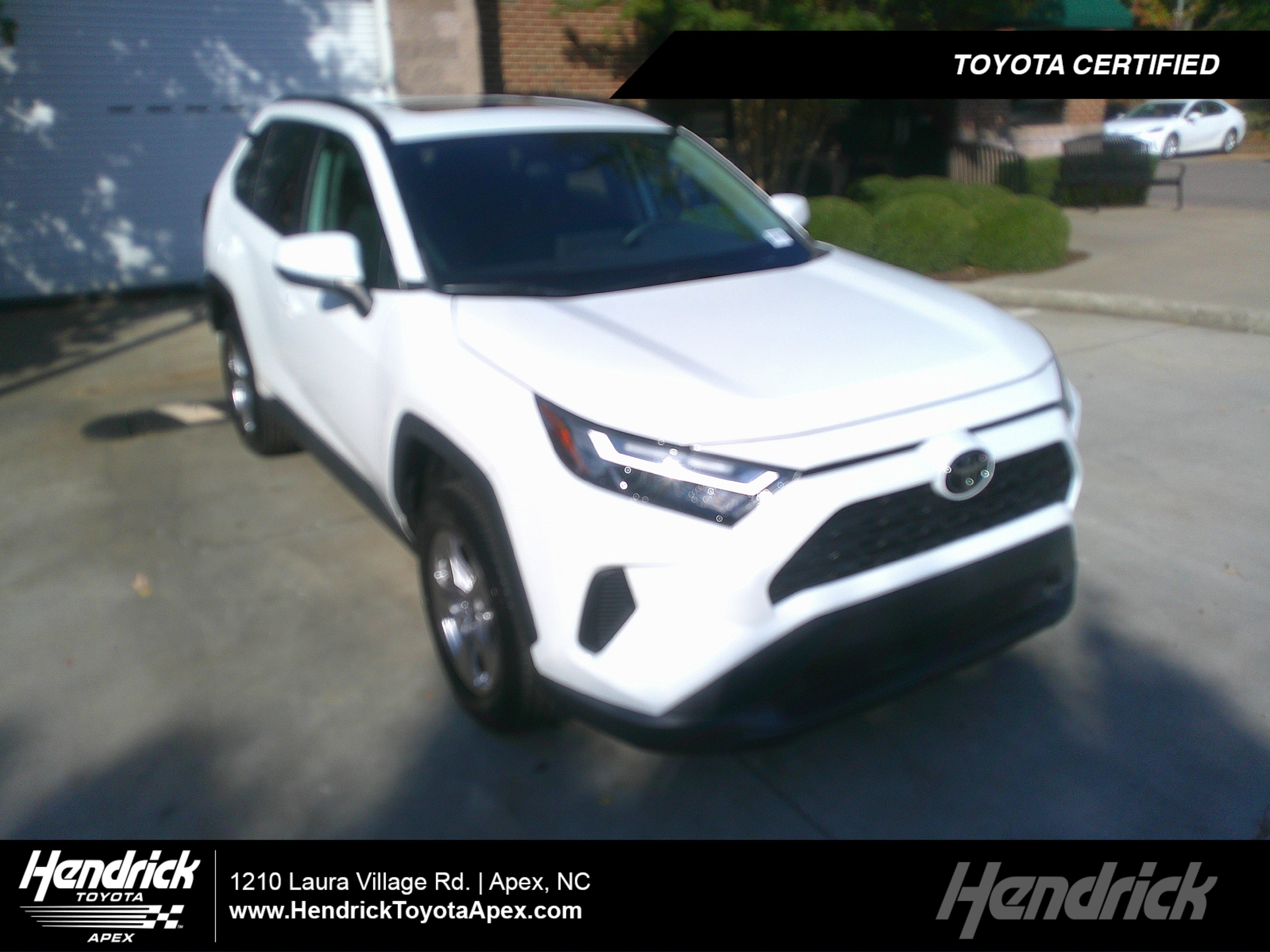 Used 2022 Toyota RAV4 XLE video 1