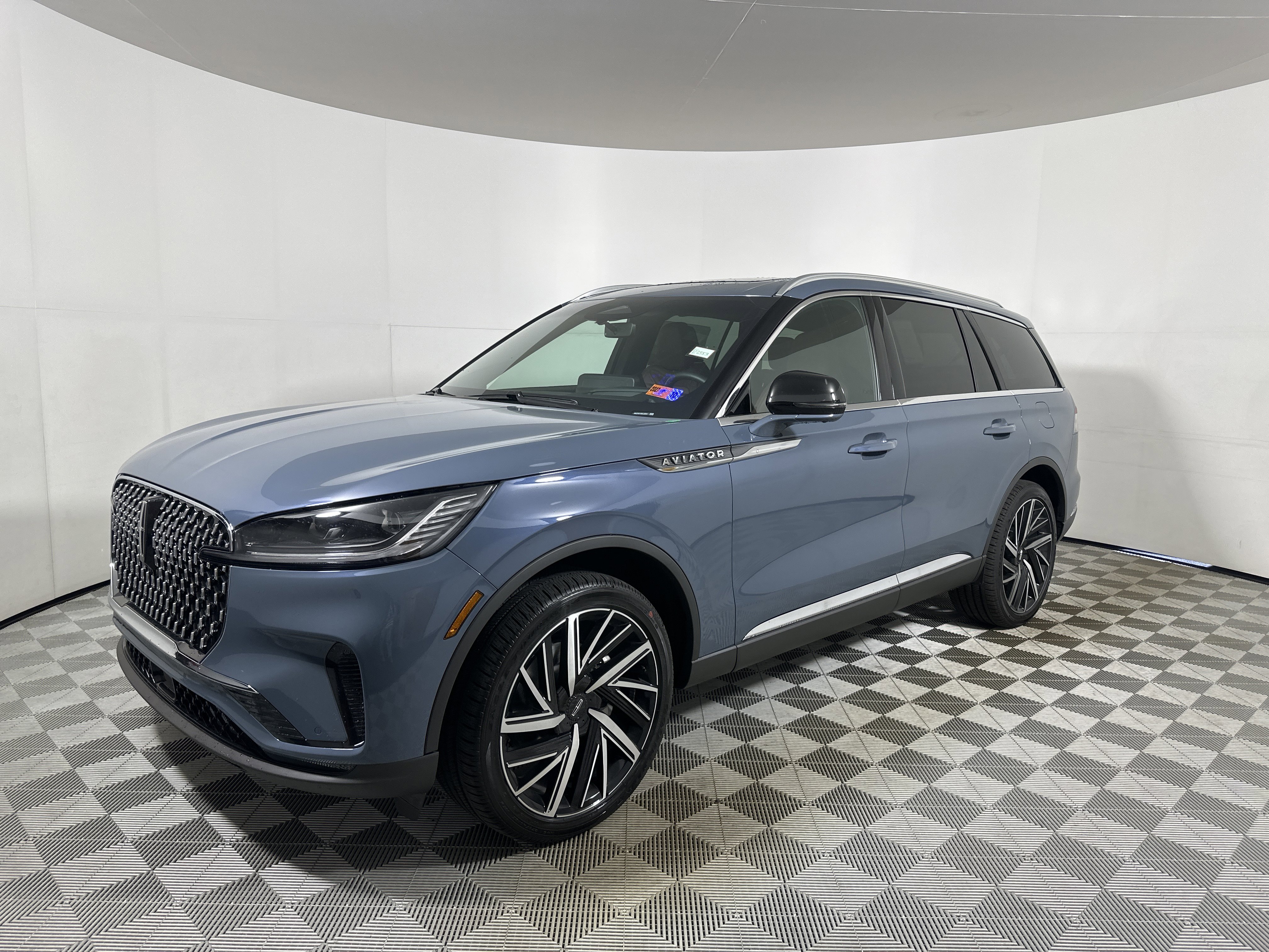 New 2025 Lincoln Aviator Reserve image 3