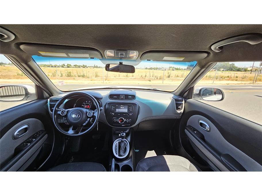 Used 2017 Kia Soul + image 14
