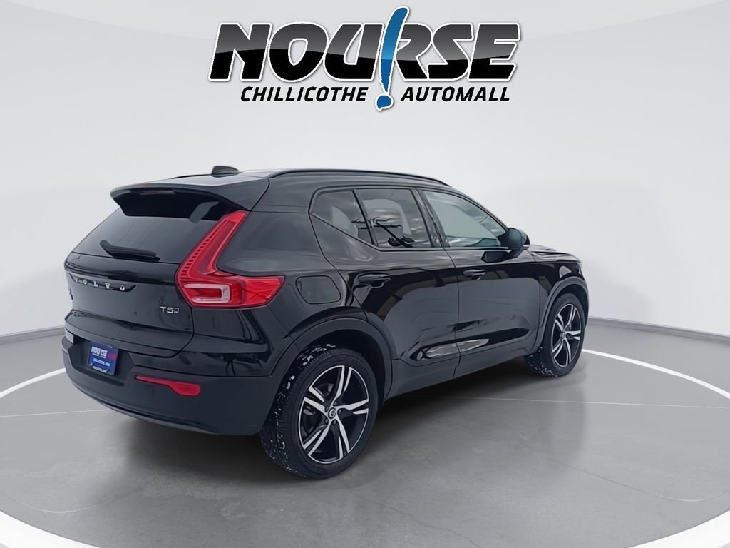 Used 2022 Volvo XC40 T5 R-Design image 8
