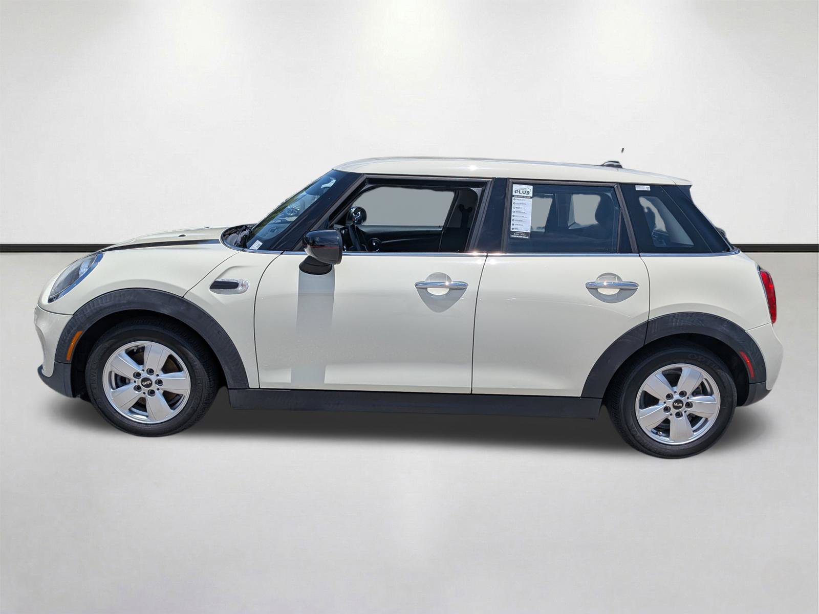 Used 2021 MINI Cooper 4-Door Hardtop w/ Storage Package FWD image 7