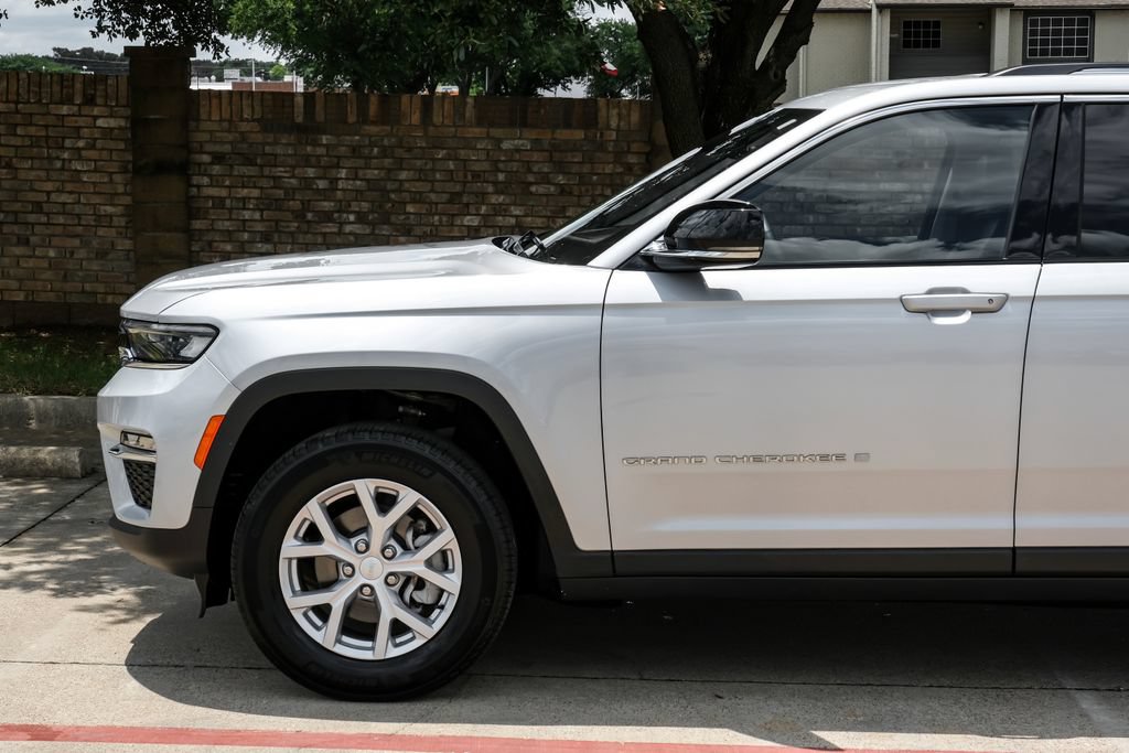Used 2023 Jeep Grand Cherokee Limited AWD/4WD image 21