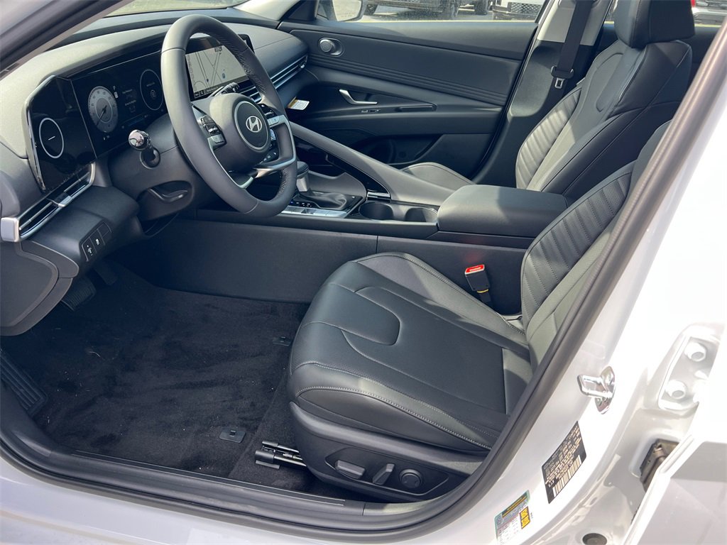 Used 2025 Hyundai Elantra Limited image 9