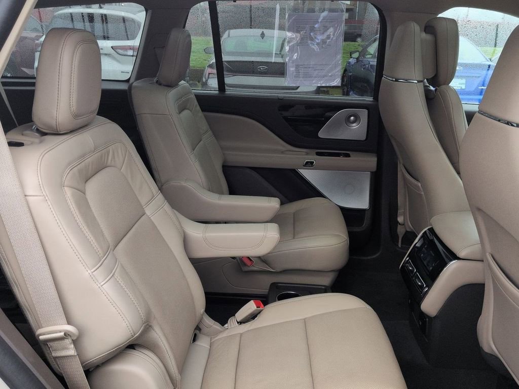 Used 2023 Lincoln Aviator Reserve w/ Equipment Group 201A image 30