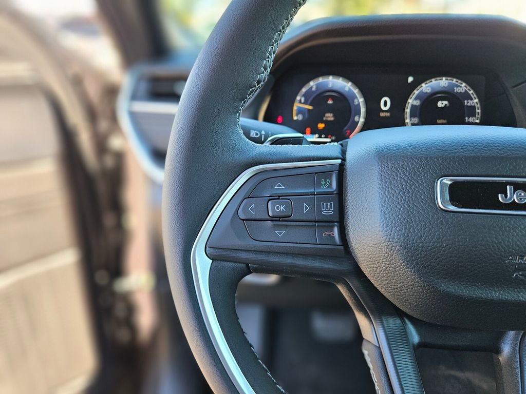 New 2025 Jeep Grand Cherokee Altitude image 25