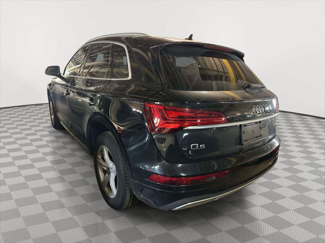 Used 2023 Audi Q5 2.0T Premium w/ Convenience Package AWD/4WD image 4