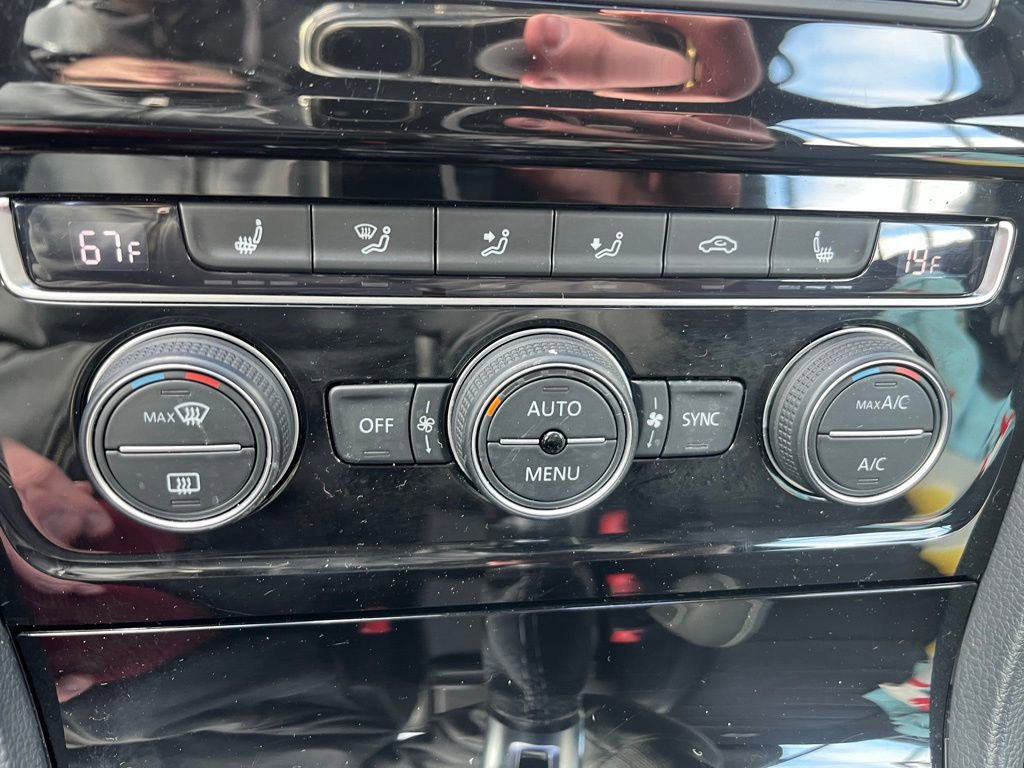 Used 2017 Volkswagen Golf R 4-Door image 36