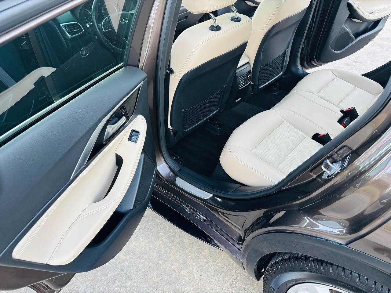 Used 2019 INFINITI QX30 w/ Navigation Package image 27